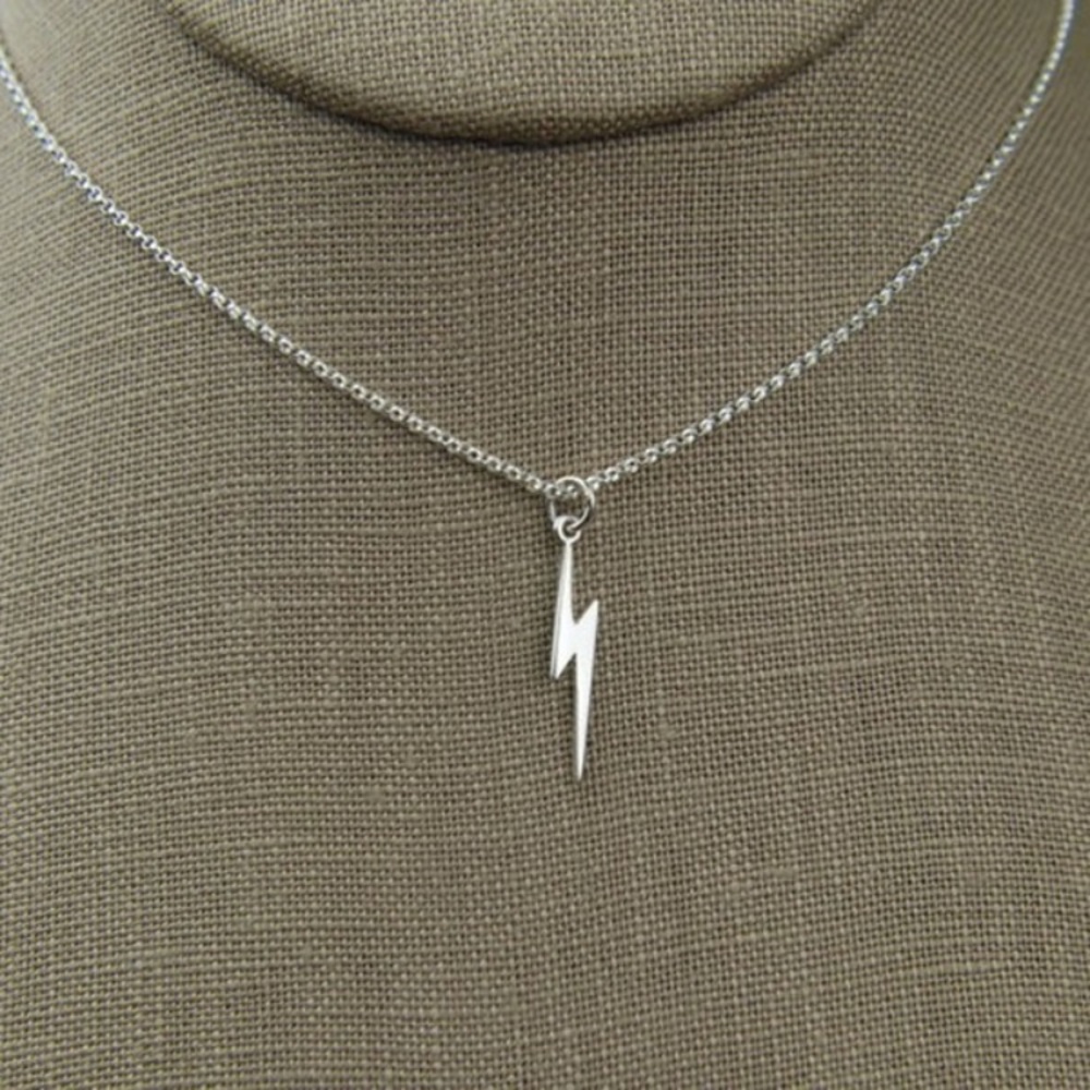 ⚡️ Awesome metallic Lightning bolt necklace in gold or silver